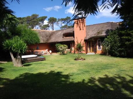 Amplia Casa Alquiler Temp/ Invierno B Resid Parque/ Reuniones Puede Inc Serv.