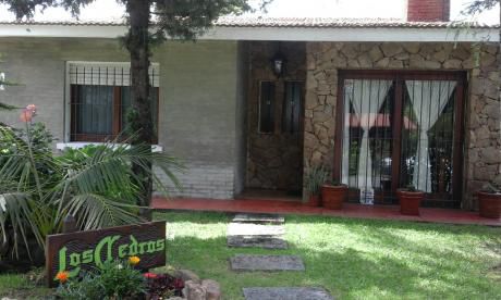Se Alquila Chalet En Punta De Este A Cuadras De La Mansa.