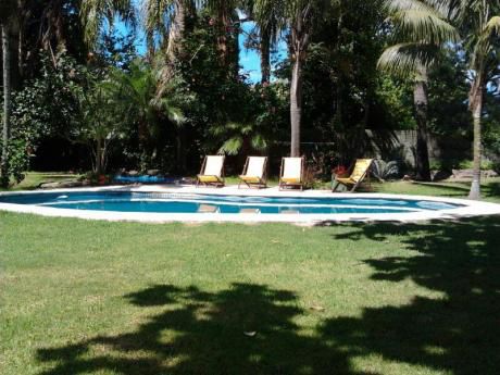 Muy Buena Casa En Playa Mansa, Con Piscina, Terreno Cercado,