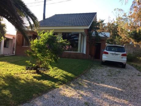 Casa En Piriápolis (punta Fría)