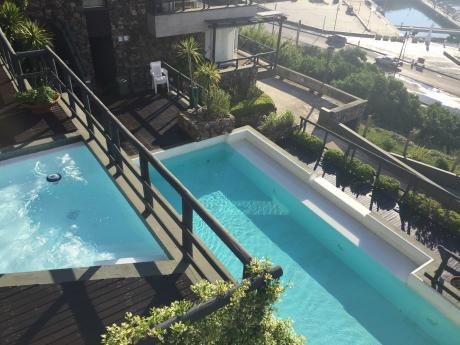 Apartamento Frente Al Mar, Dos Dormitorios, Servicios, Parrillero Y Piscina.