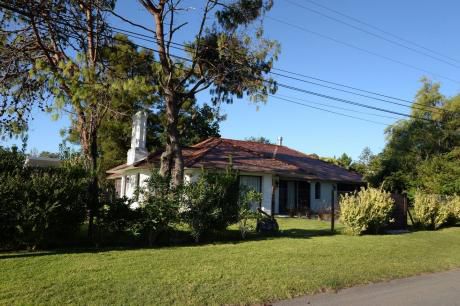 Casa Las Libres Se Encuentra En Un Barrio Parque De Punta Del Este.