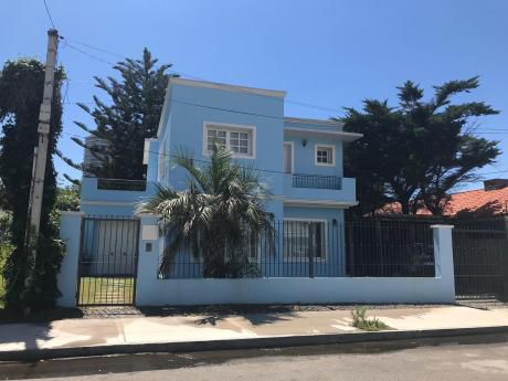 Preciosa Casa En Parada 5 De La Mansa A 150 Metros Del Mar.