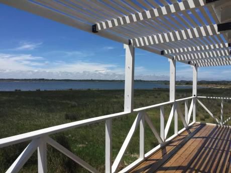 Casa Sobre Laguna José Ignacio