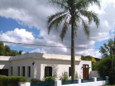 Cómoda Casa Antigua Bien Mantenida Con Amplio Jardin Muy Cuidado