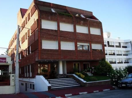 Alquiler De Apartamento En P. Del Este En Impecable