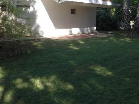 Casa Con Precioso Jardín Y Cerca De La Playa