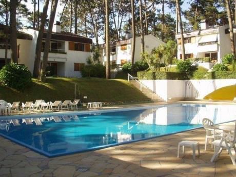 Apartamento En Punta Del Este Con Piscina.
