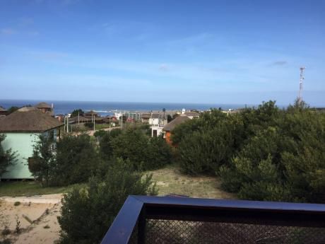 Casa A 3 Cuadras Del Mar Y Buena Construcción Tradicional.