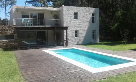 Casa En Playa Mansa. Parada 35.